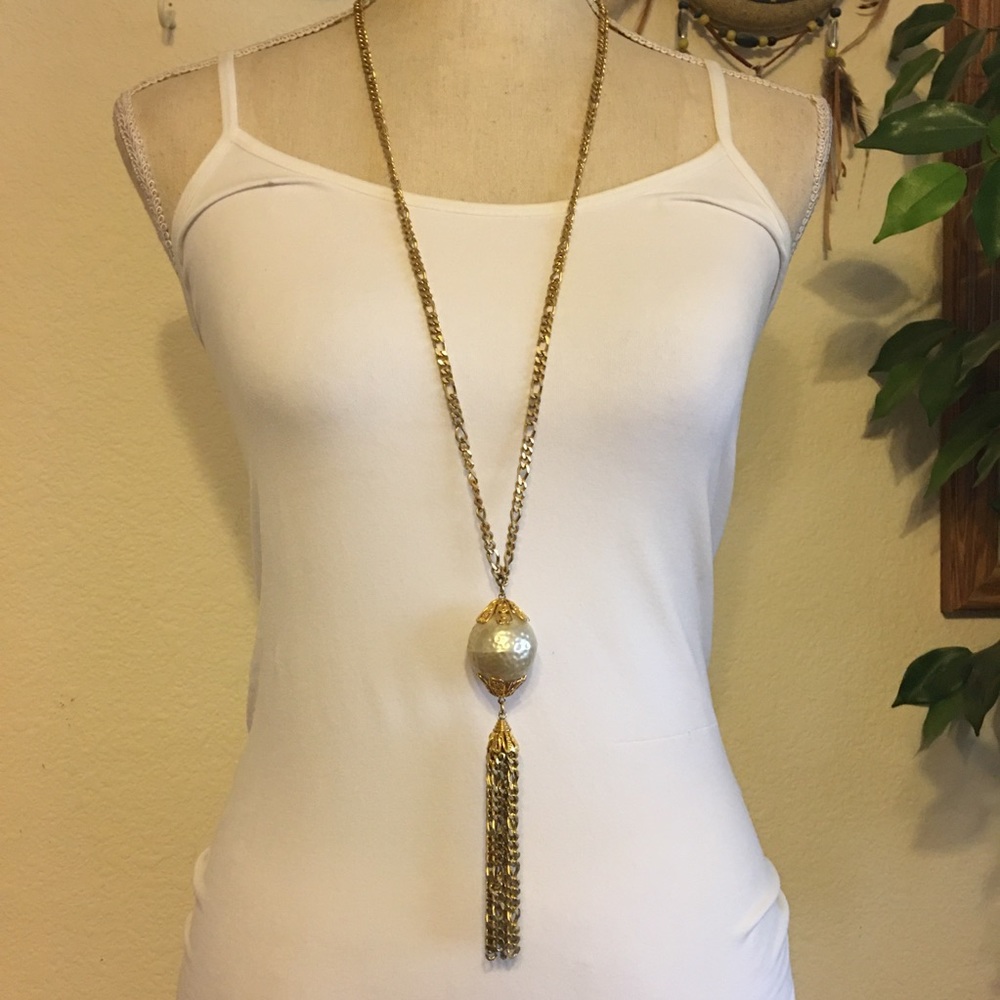 Vintage gold figaro bell capped pearl necklace